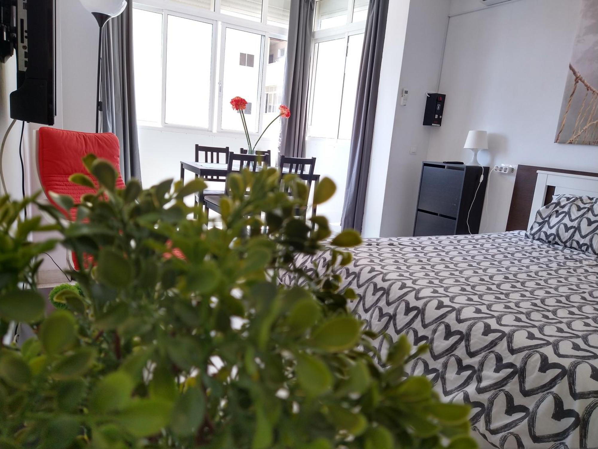 Apartament Amplio Estudio,vista Mar Y Montana, A Pasos Del Centro Torremolinos