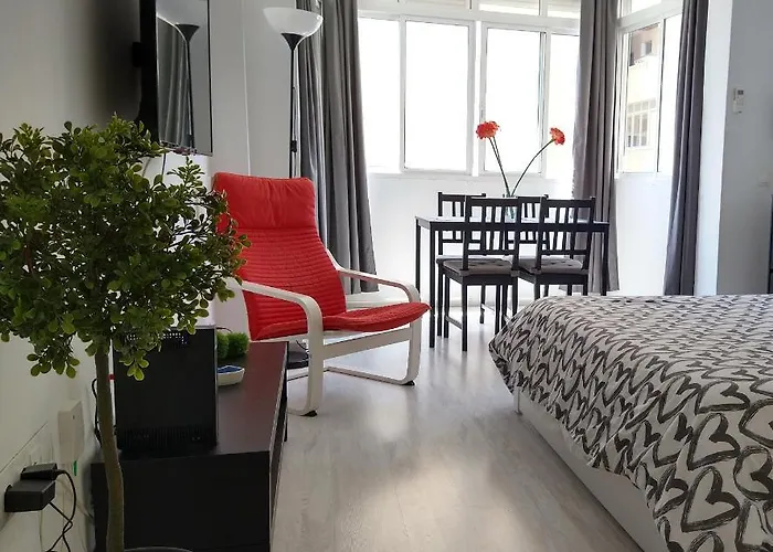 Amplio estudio,vista mar y montaña, a pasos del centro
